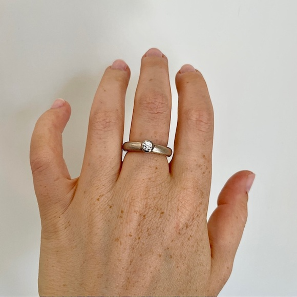 🪙 Thick Silver Ring w/ Diamond-Like‎ Stone, Sz 5.75